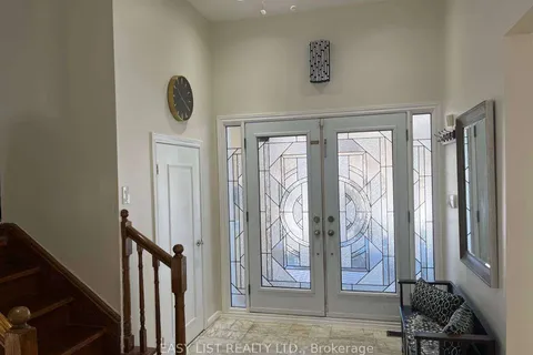 5 Stonedene Boulevard, Toronto, ON M2R 3C6