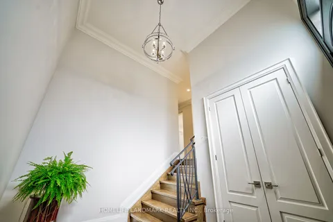 110 Mcallister Rd, Toronto, ON M3H 2N6
