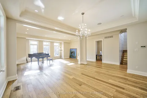 110 Mcallister Rd, Toronto, ON M3H 2N6