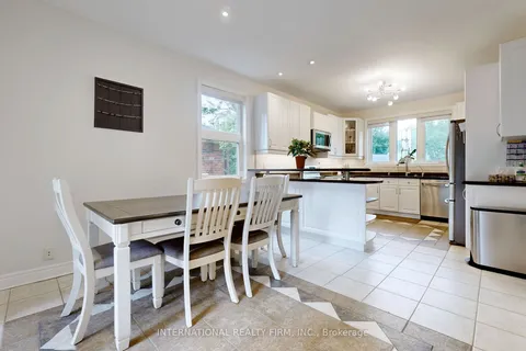 12 Kenton Dr, Toronto, ON M2R 2H7