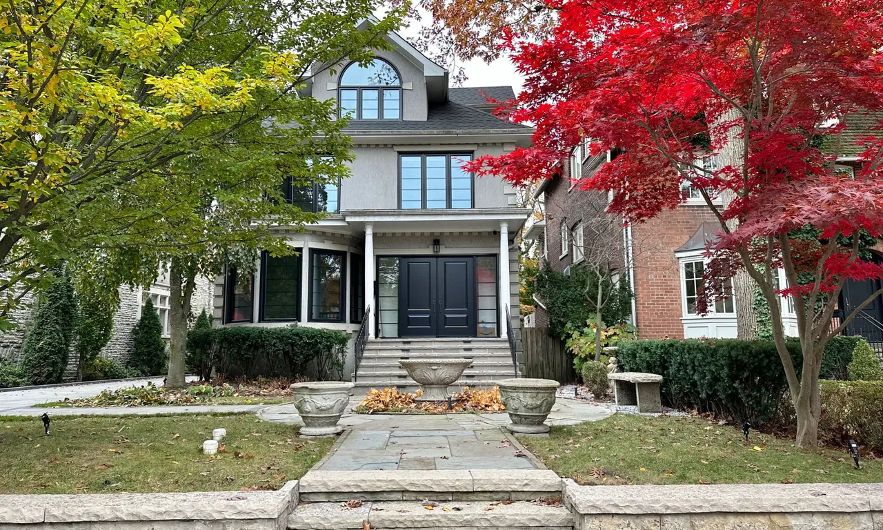 165 Roxborough Dr, Toronto, ON M4W 1X7