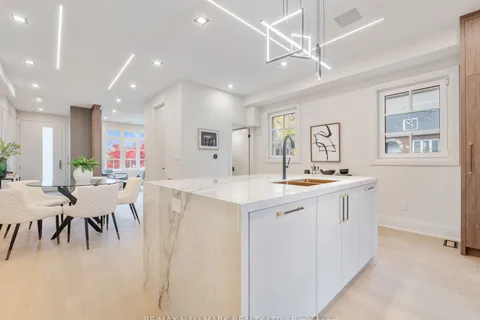 336 St Germain Ave, Toronto, ON M5M 1W3