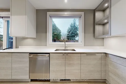 38 Lorraine Dr, Toronto, ON M2N 2E5