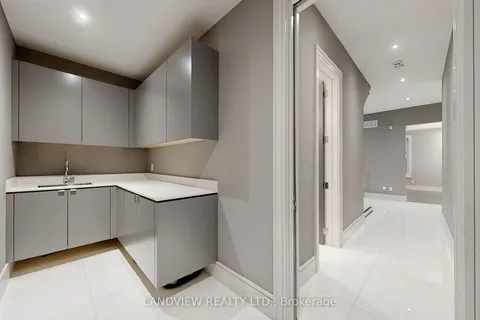 38 Lorraine Dr, Toronto, ON M2N 2E5