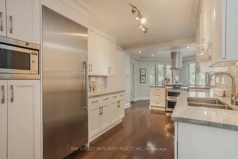 10 Stuart Ave, Toronto, ON M2N 1B1