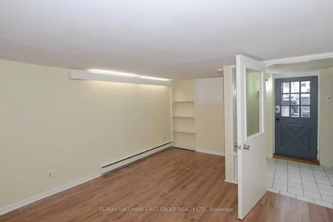 37 Mutual St, Toronto, ON M5B 2A7