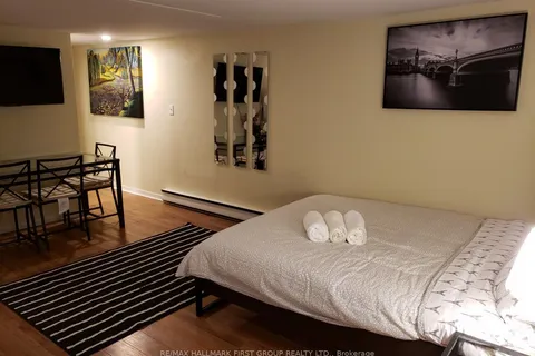 37 Mutual St, Toronto, ON M5B 2A7