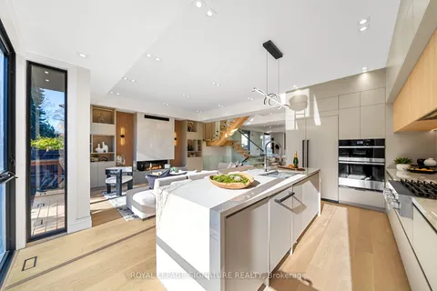 551 Broadway Ave, Toronto, ON M4G 2S2