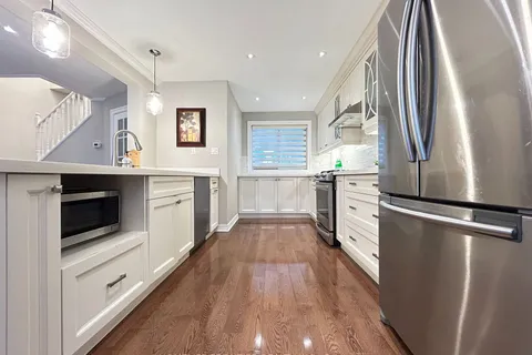 110 Elise Terr, Toronto, ON M2R 2X1