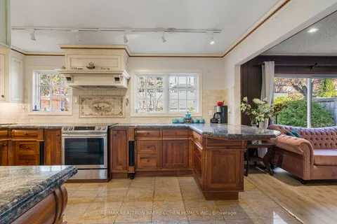 4 Chipstead Rd, Toronto, ON M3B 3E6