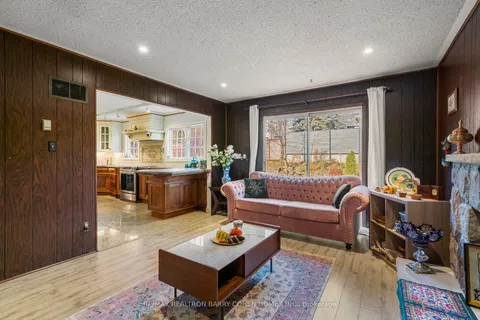 4 Chipstead Rd, Toronto, ON M3B 3E6