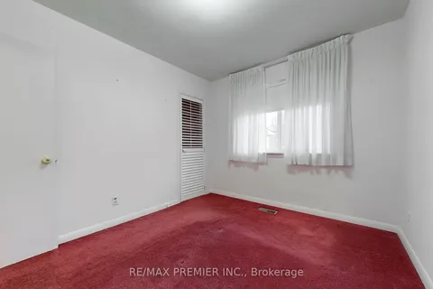 24 Dunboyne Crt, Toronto, ON M2R 2B7