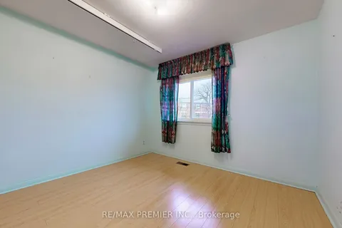 24 Dunboyne Crt, Toronto, ON M2R 2B7