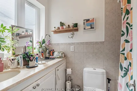 362 Northcliffe Blvd, Toronto, ON M6E 3L1