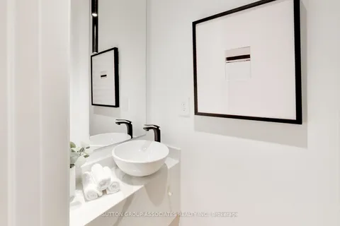 130 Benson Ave, Toronto, ON M6G 2J1