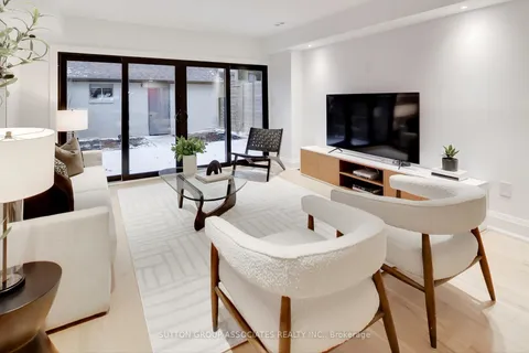 130 Benson Ave, Toronto, ON M6G 2J1