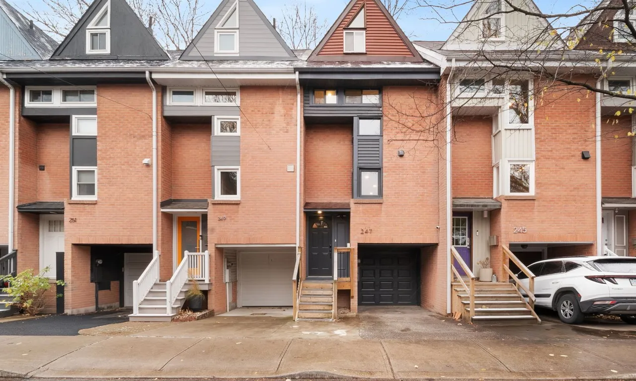 247 Ontario St, Toronto, ON M5A 2V6