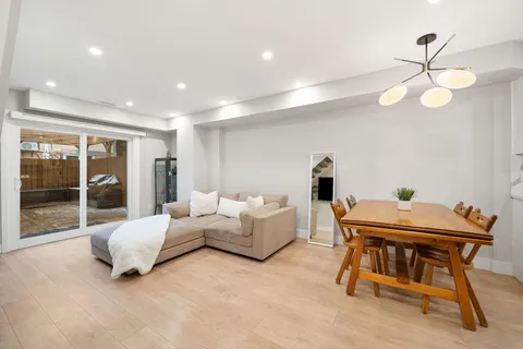 247 Ontario St, Toronto, ON M5A 2V6