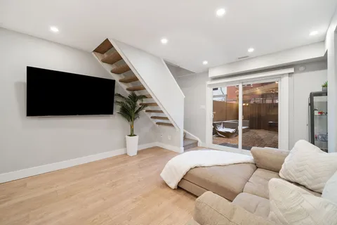 247 Ontario St, Toronto, ON M5A 2V6
