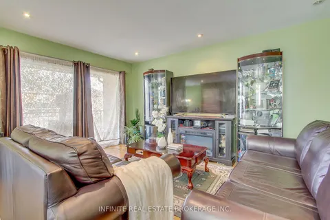 610 Vaughan Rd, Toronto, ON M6C 2R5