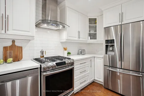 19 Vinci Cres, Toronto, ON M3H 2Y6