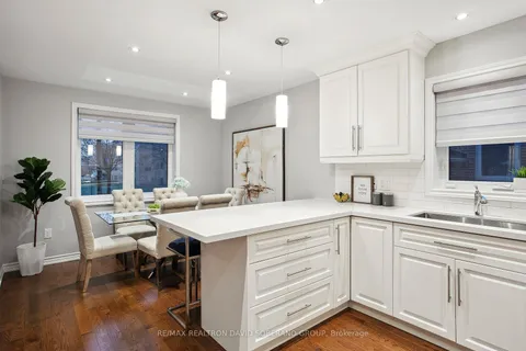 19 Vinci Cres, Toronto, ON M3H 2Y6