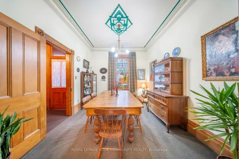 27 Sackville St, Toronto, ON M5E 3E1