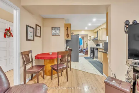 111 Robert Hicks Dr, Toronto, ON M2R 3R2