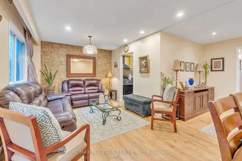 111 Robert Hicks Dr, Toronto, ON M2R 3R2