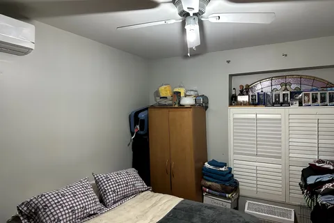 25 Dupont Street, Toronto, ON M5R 1V3