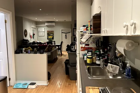 25 Dupont Street, Toronto, ON M5R 1V3