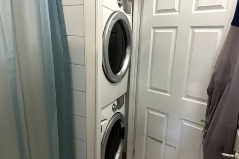 25 Dupont Street, Toronto, ON M5R 1V3