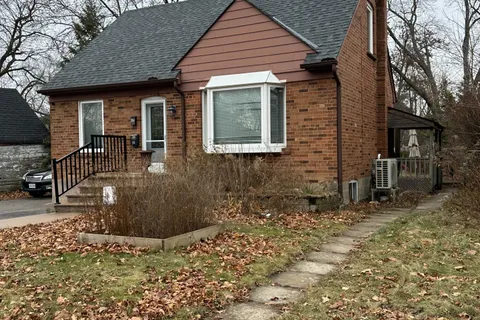 28 Pleasant Avenue, ON M2M 1L9