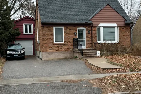 28 Pleasant Avenue, ON M2M 1L9