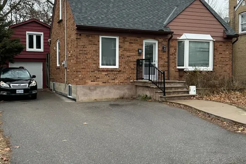 28 Pleasant Avenue, ON M2M 1L9