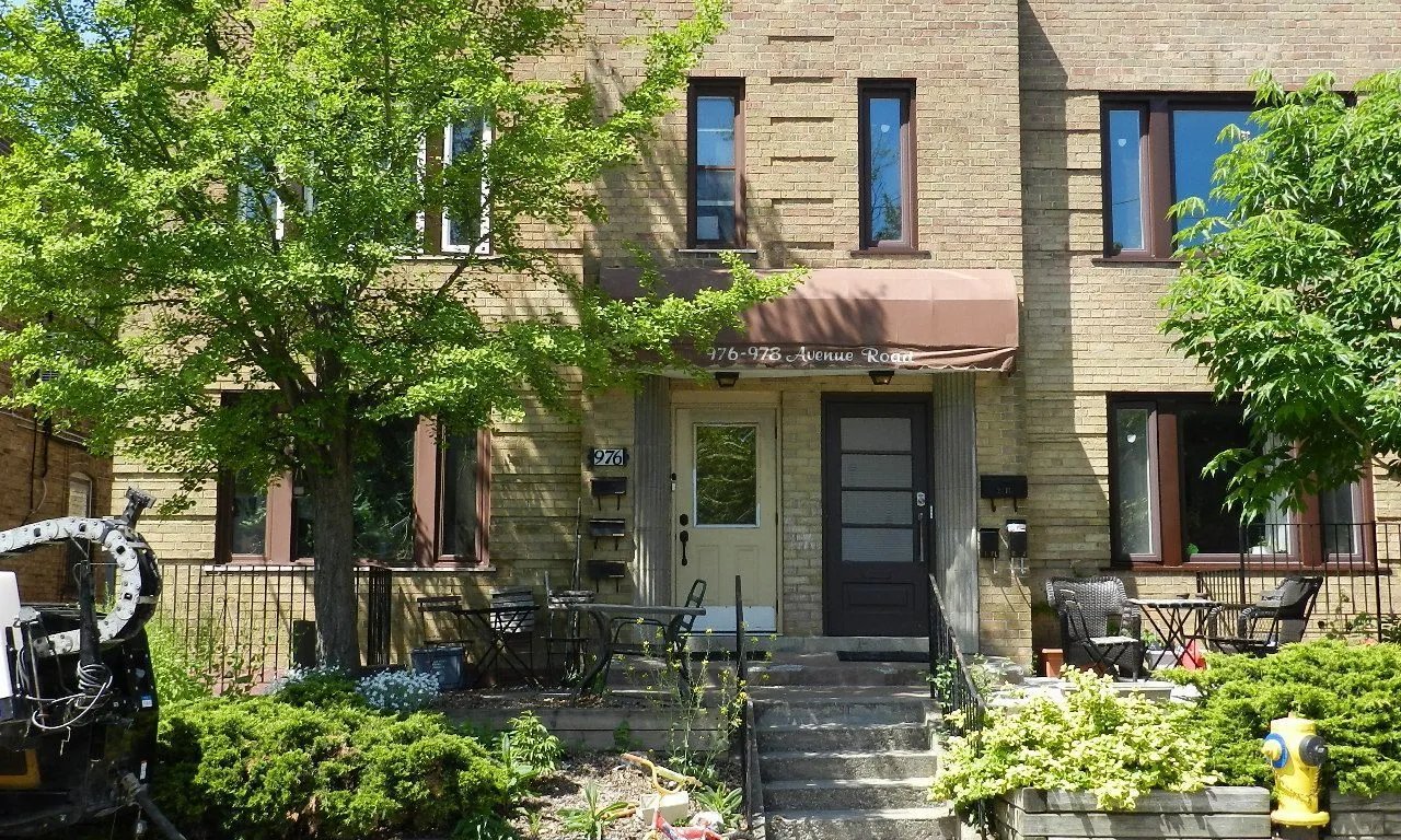976 Avenue Rd, Toronto, ON M5P 2K8
