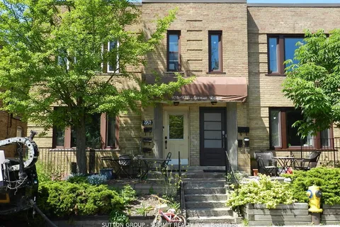 976 Avenue Rd, Toronto, ON M5P 2K8