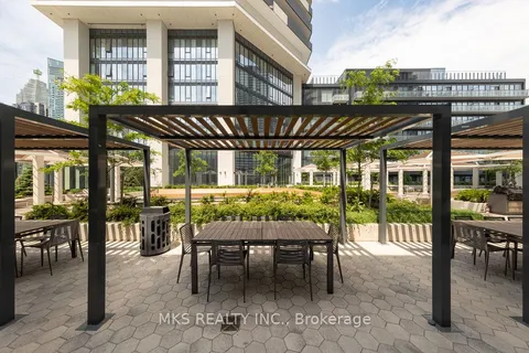 138 Downes Street, Toronto, ON M5E 0E4