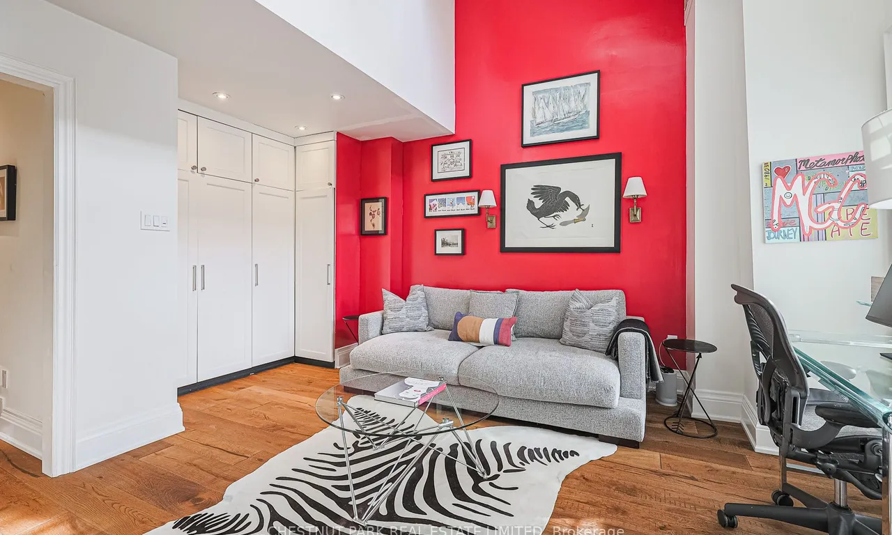 Att/Row/Twnhouse kitchen at 186 Macpherson Ave Toronto