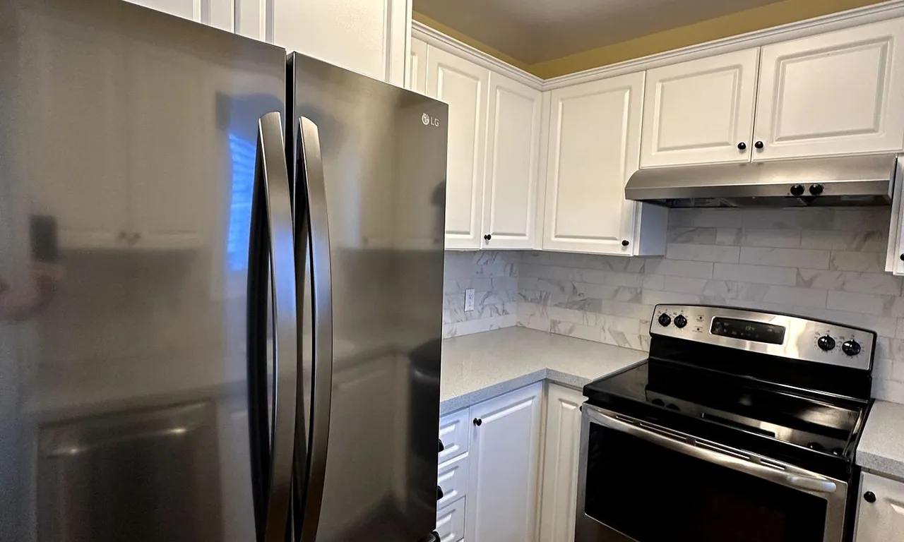 Att/Row/Twnhouse kitchen at 35E Spruce St Toronto