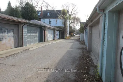 723 Manning Ave, Toronto, ON M6G 2W5