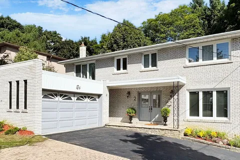 2 Fleming Dr, Toronto, ON M2K 2Y3