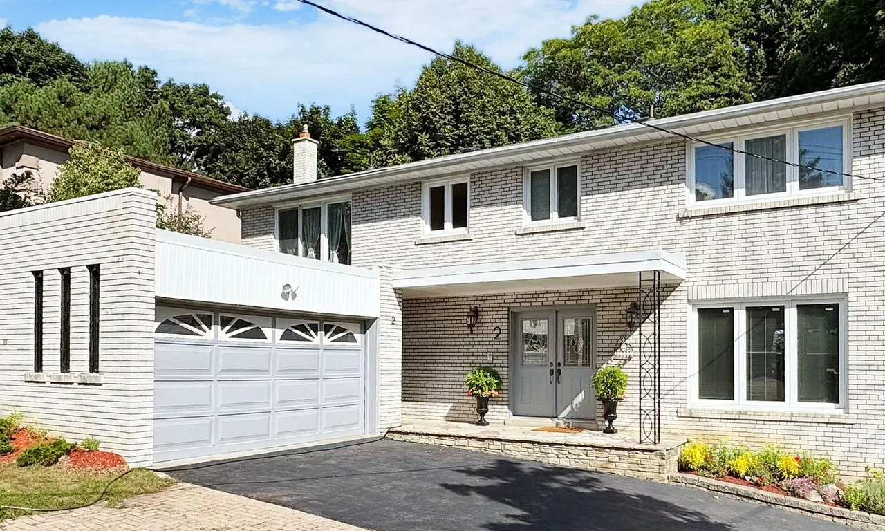2 Fleming Dr, Toronto, ON M2K 2Y3