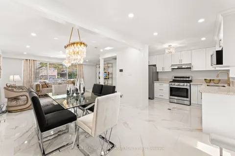 17 Wyvern Rd, Toronto, ON M2K 2K3