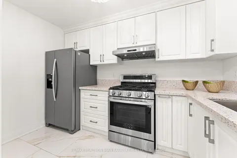 17 Wyvern Rd, Toronto, ON M2K 2K3