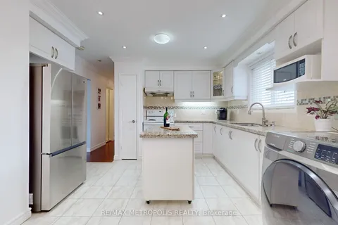 46 Bowhill Cres, Toronto, ON M2J 3S2