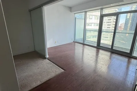 12 York Street, Toronto, ON M5J 0B1