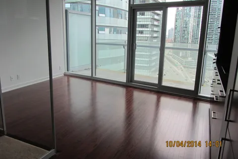 12 York Street, Toronto, ON M5J 0B1