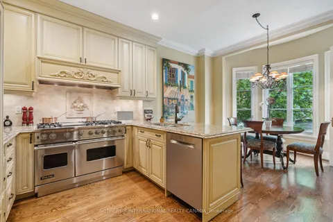 55 Lowther Ave, Toronto, ON M5R 1C5