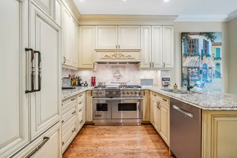 55 Lowther Ave, Toronto, ON M5R 1C5